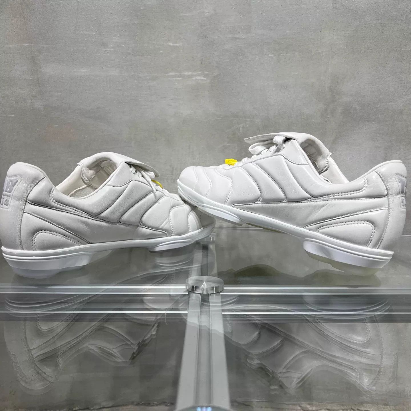 Louis Vuitton Louis Vuitton Footprint white soccer cleats UK8/42 Size US 9 / EU 42 - 5 Thumbnail