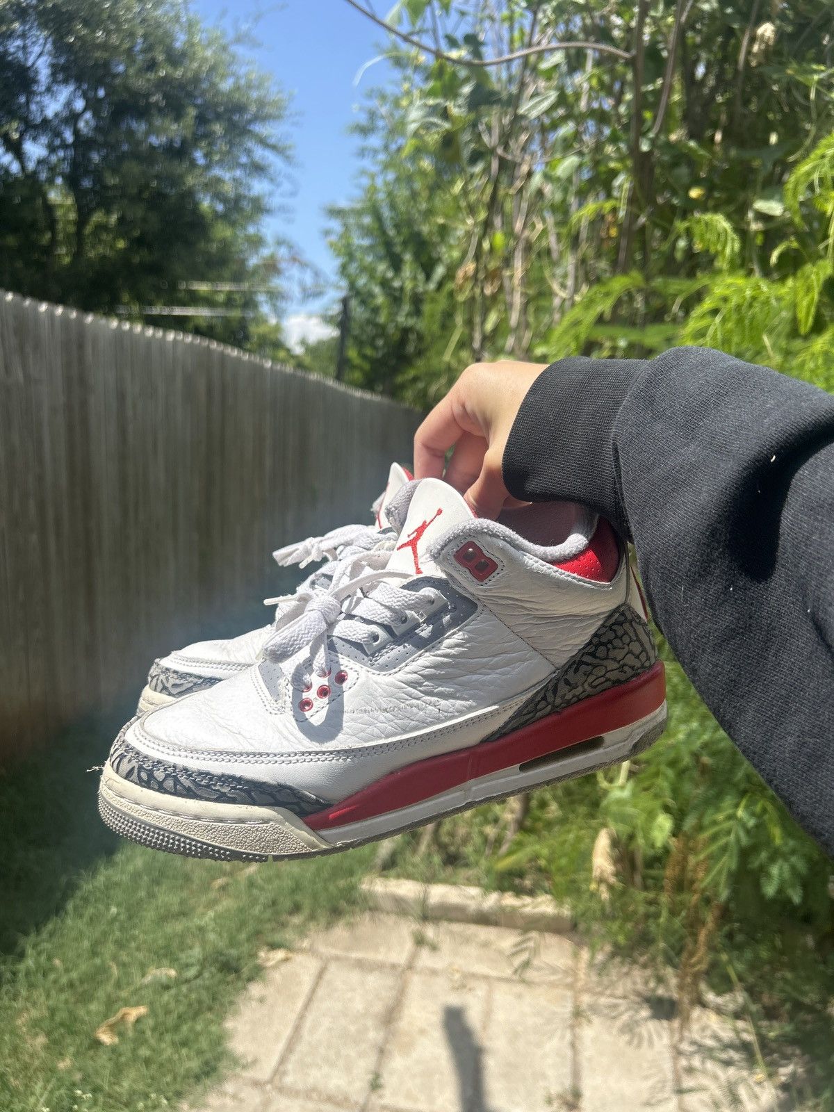 Jordan Brand J’s Fire Red 3s Size US 5.5 / EU 38 - 2 Thumbnail