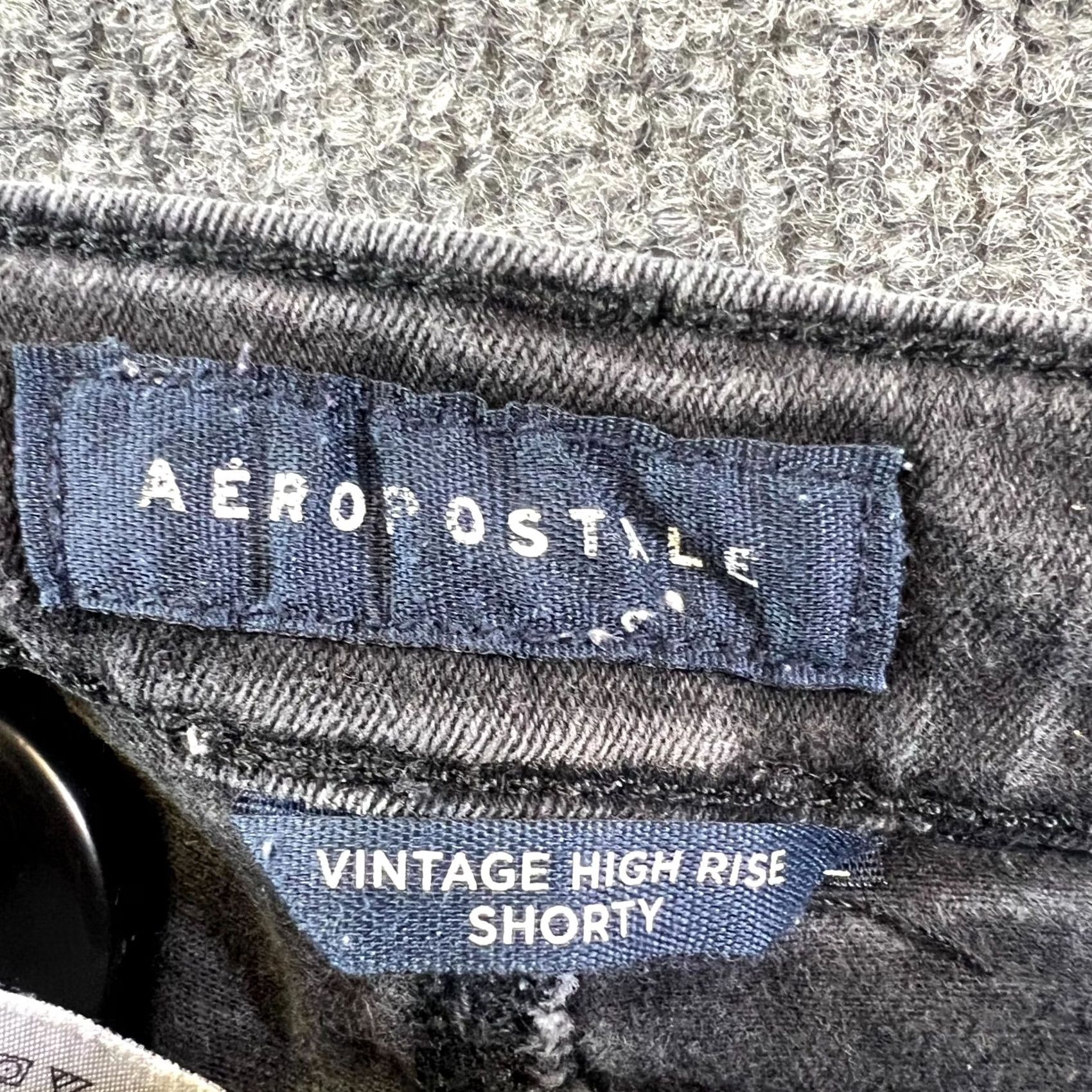Vintage Aéropostale Shorts Womens 10 Gray Denim Distressed Raw Hem High Rise Casual 5-Pocket Shorts Size 32" / US 10 / IT 46 - 6 Thumbnail
