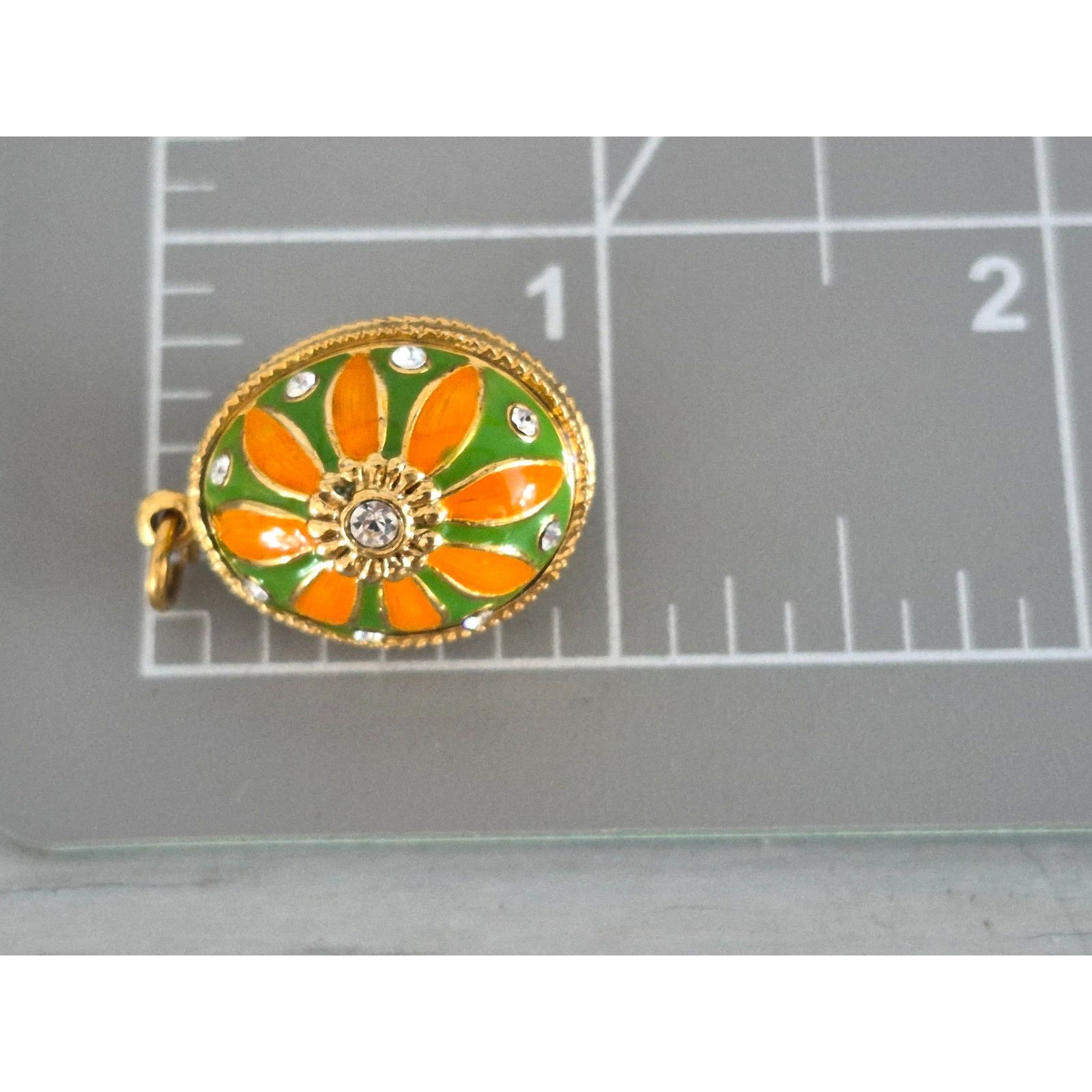 Other Vintage Green and Yellow Gold Tone Enamel Egg Pendant Size ONE SIZE - 5 Thumbnail