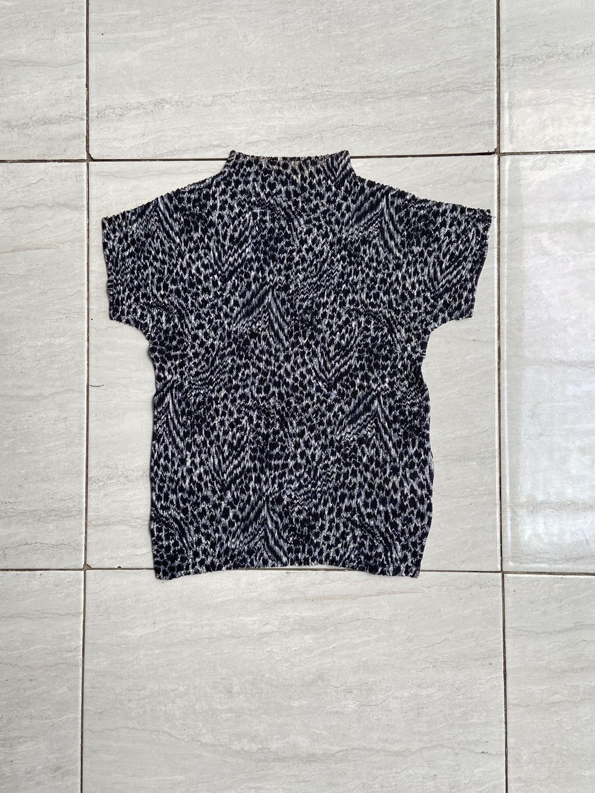 Designer × Japanese Brand VINVERT Black Pleats T-Shirt Size XXS / US 00 / IT 34 - 1 Thumbnail