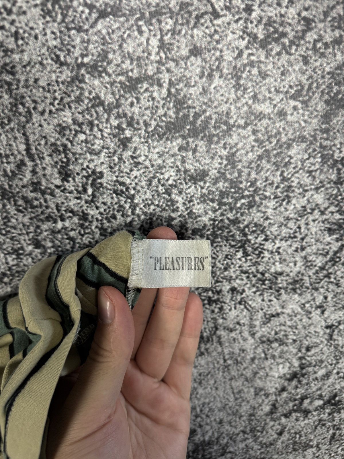 Pleasures Pleasures Striped Lightweight Sweatshirt Pullover Size L Size US L / EU 52-54 / 3 - 10 Thumbnail