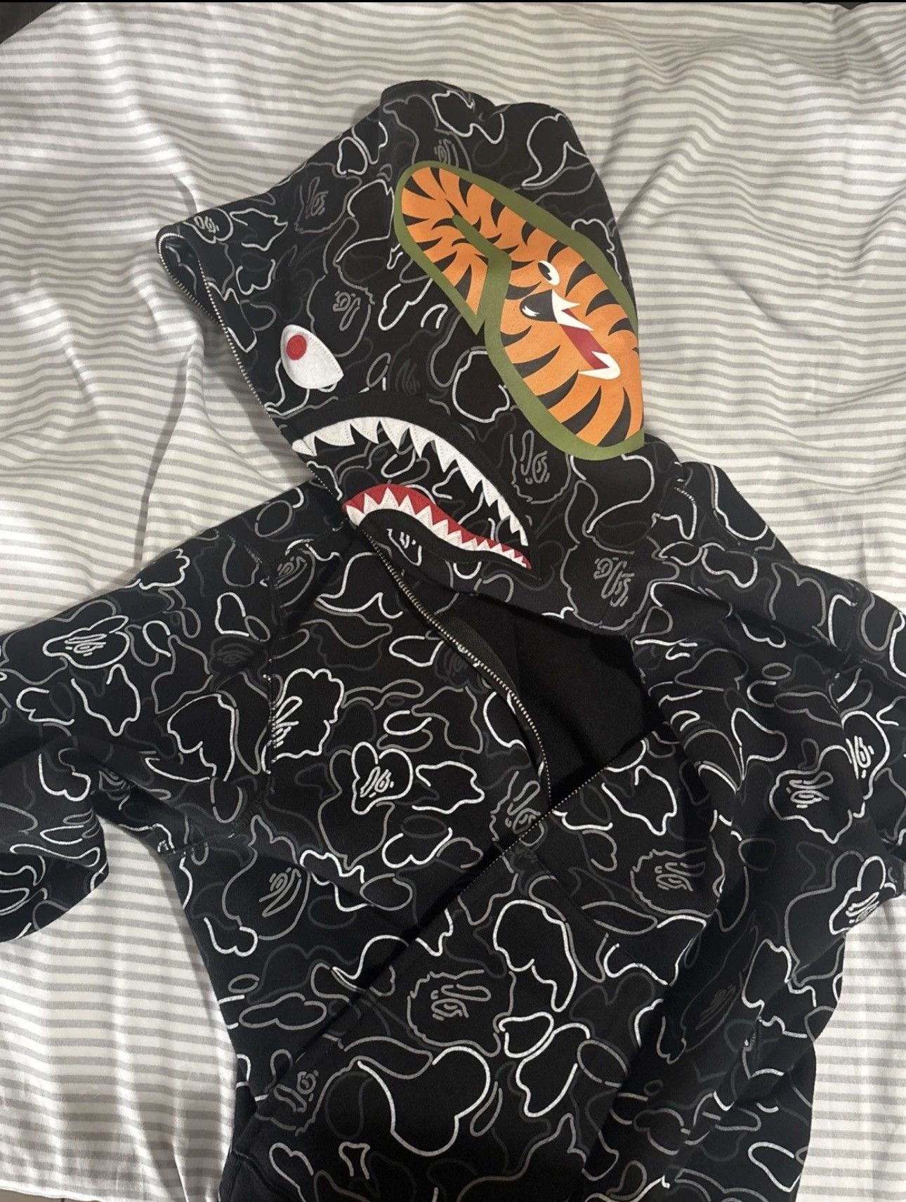 Bape NEON CAMO SHARK FULL ZIP HOODIE MENS Size Medium bag/tag Size US M / EU 48-50 / 2 - 2 Thumbnail