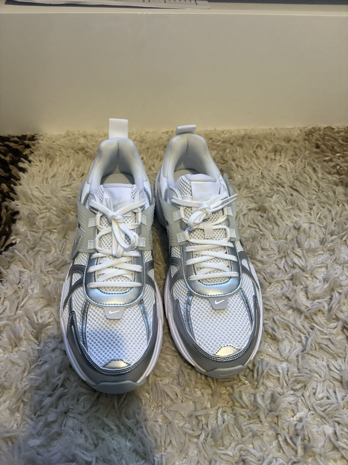 Nike Nike v2k runs Size US 9.5 / EU 42-43 - 2 Thumbnail