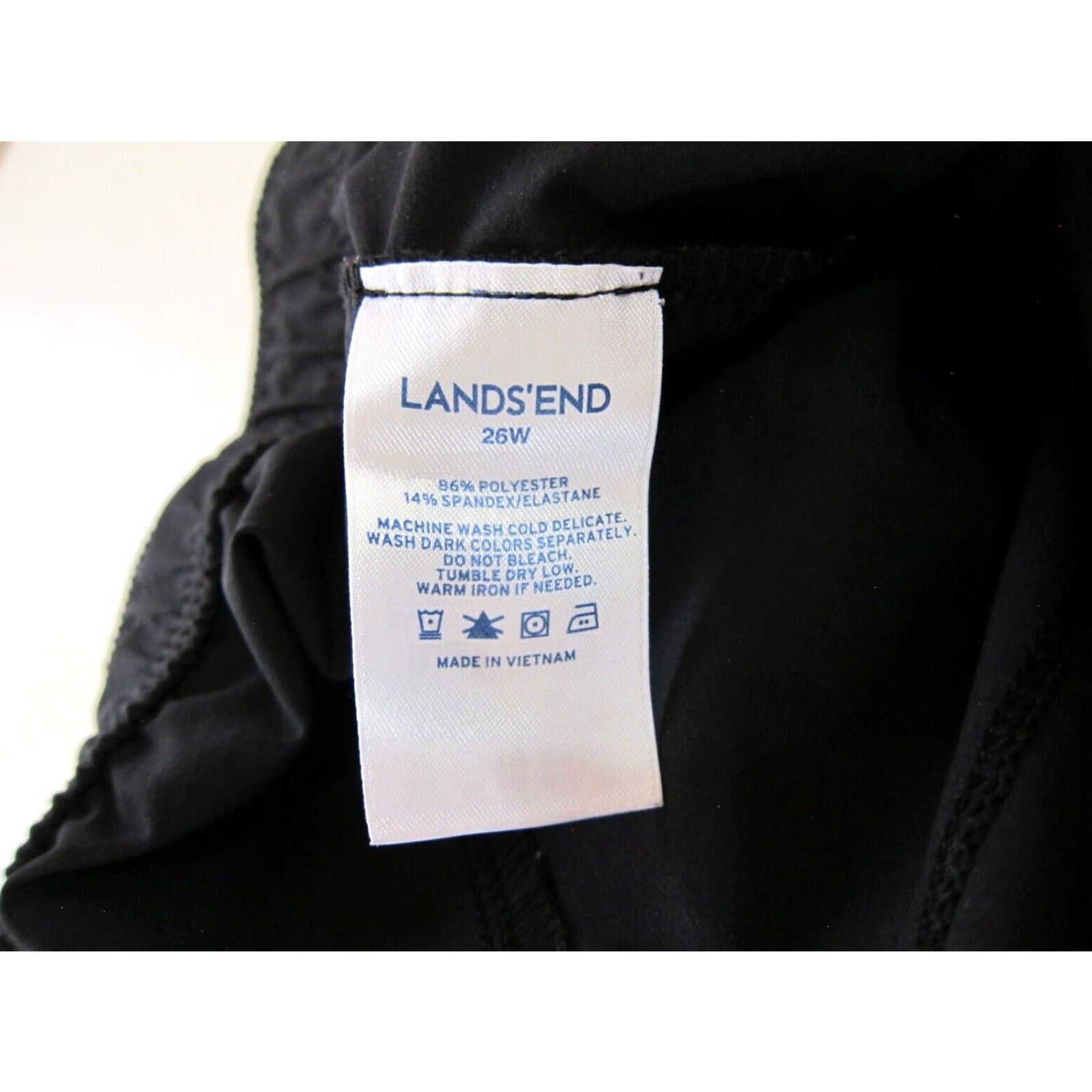 Lands' End Lands' End Black Stretch Workout Lightweight Pocket Running Shorts Women XL 26W Side Pockets 86% polyester 14% spandex Vintage? (No) Size 40" / US 18 - 4 Thumbnail