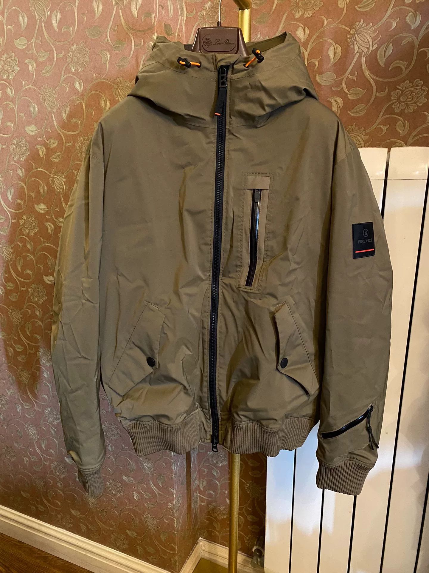 Bogner BOGNER Olive Green Ski Jacket Size US M / EU 48-50 / 2 - 1 Thumbnail