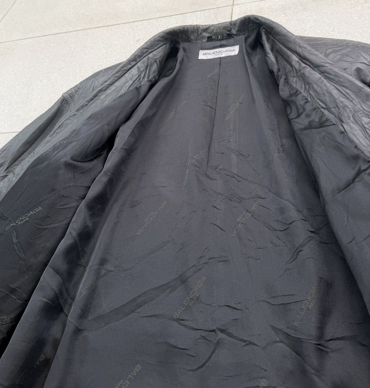 Balenciaga Balenciaga Leather Distressed Coat Black Oversized Jacket Size US L / EU 52-54 / 3 - 20 Thumbnail