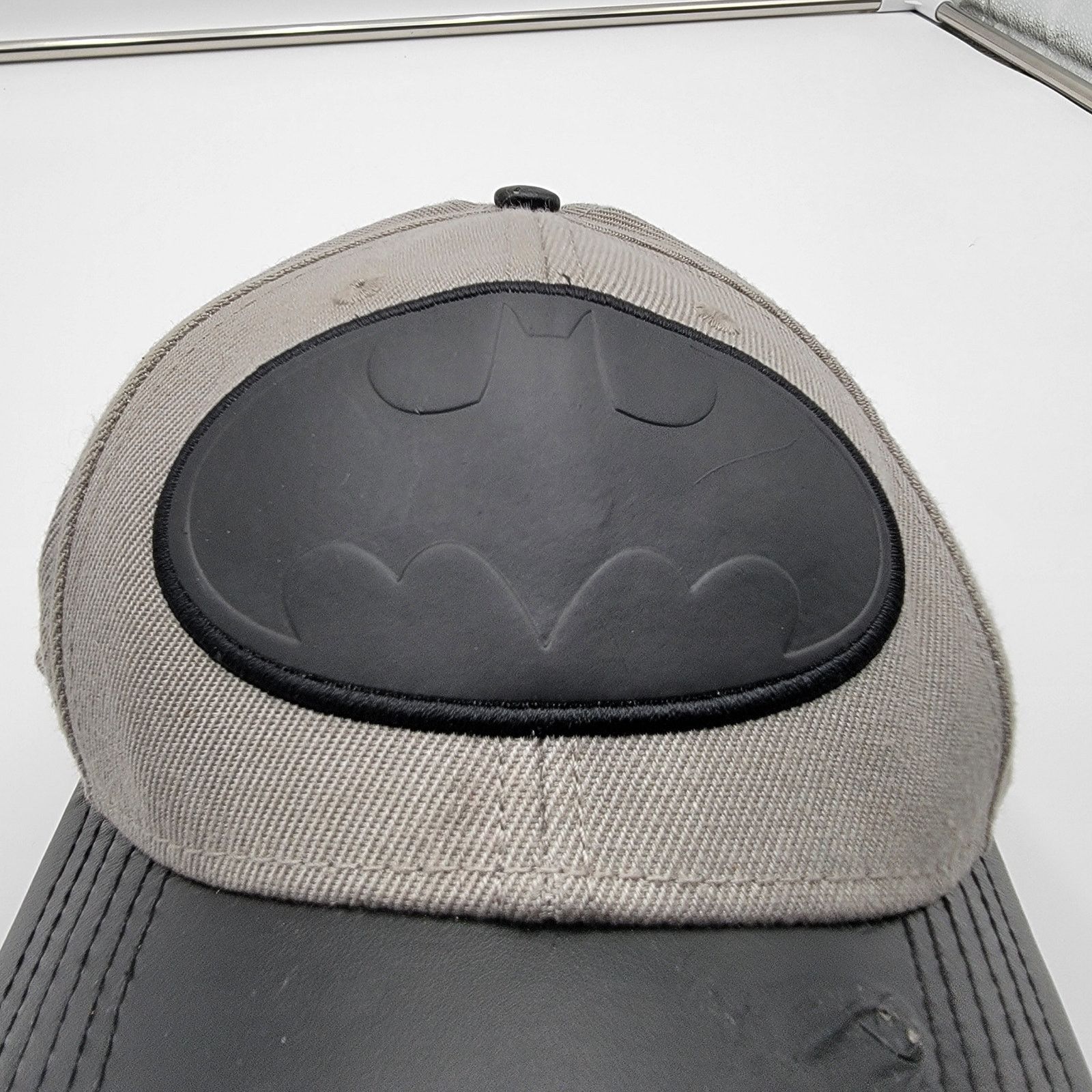 DC Comics Batman Snapback Gray and Black New with flaws Size ONE SIZE - 2 Thumbnail