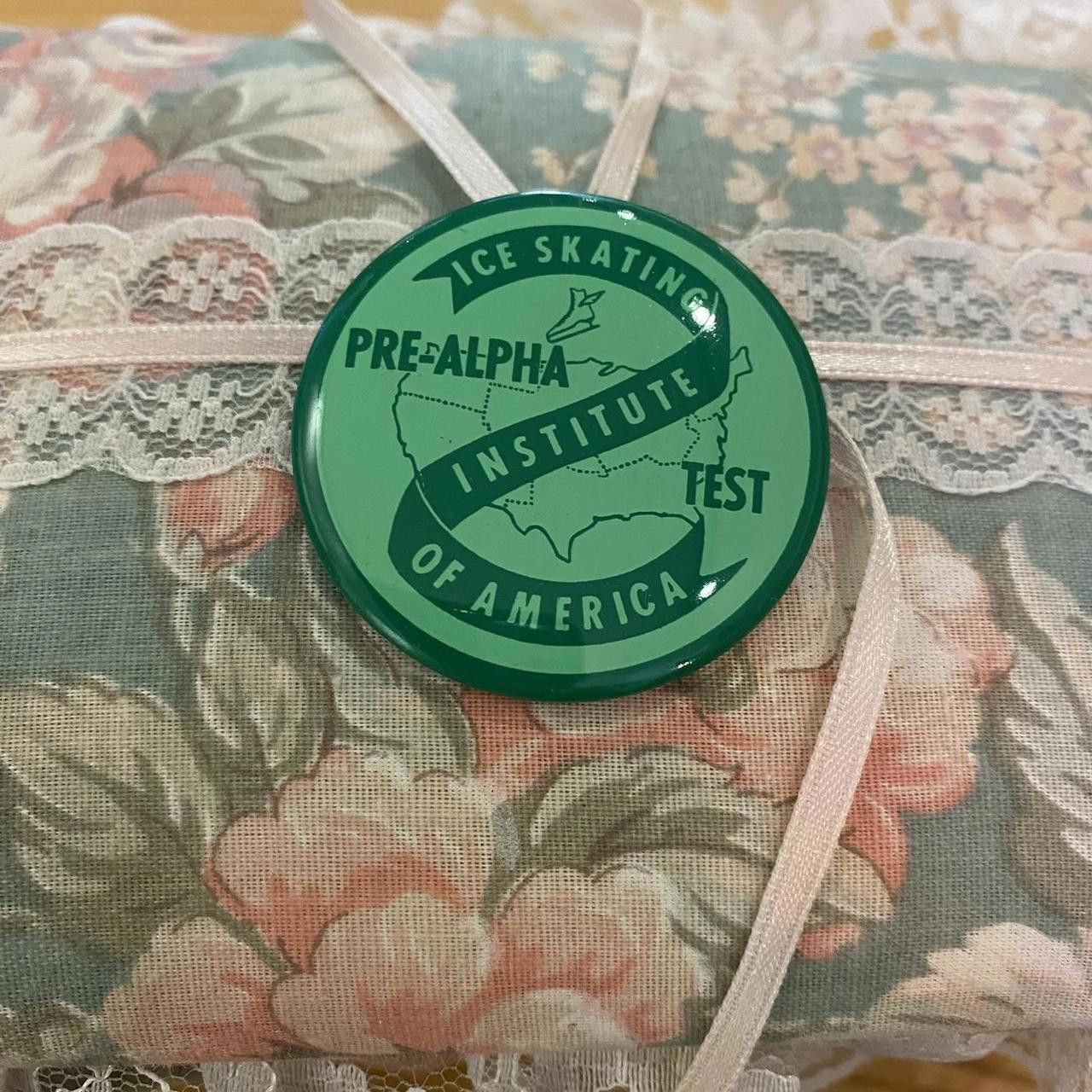 Designer Vintage Ice-Skating Institute of America Button Size ONE SIZE - 3 Thumbnail