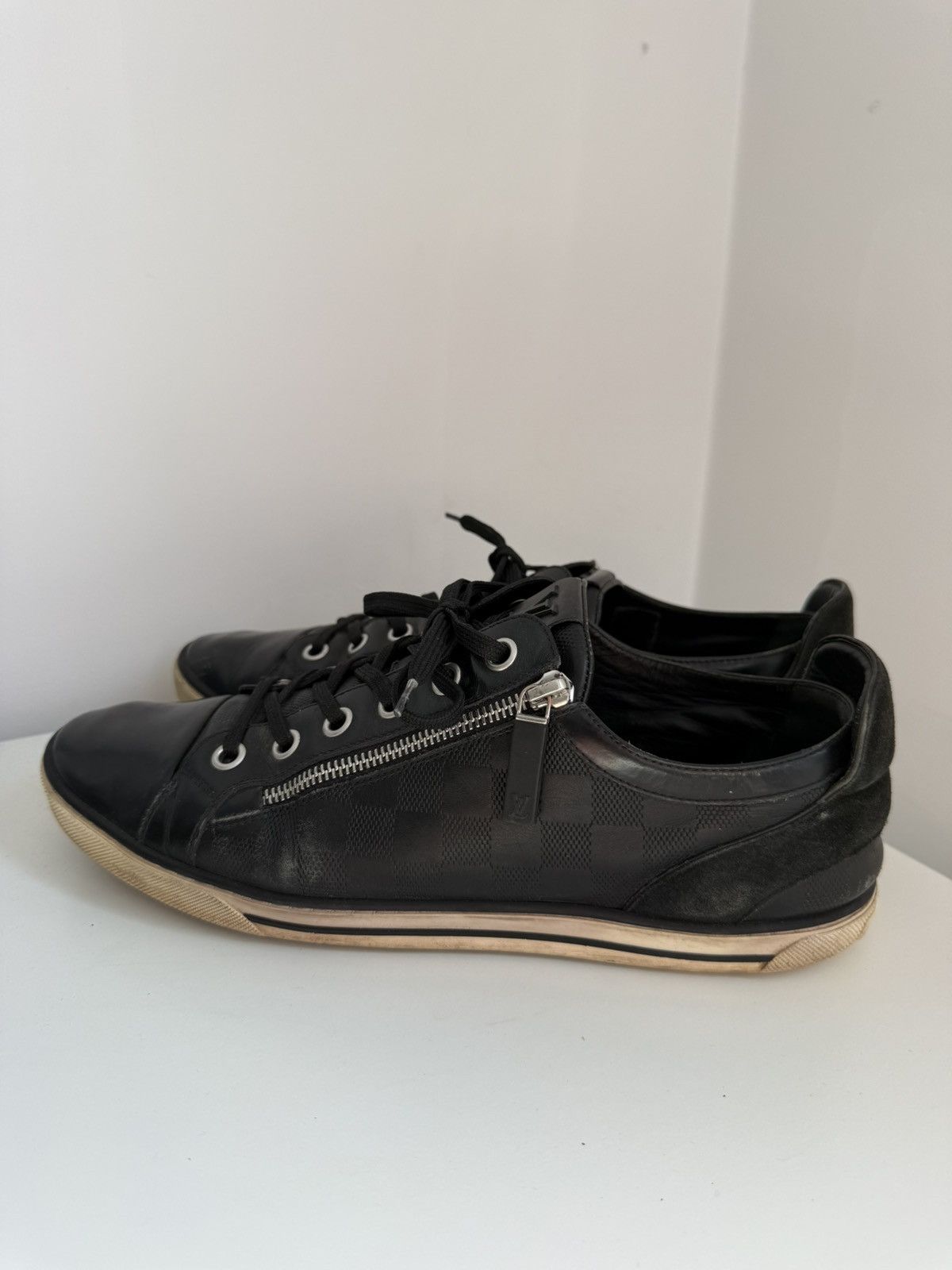 Louis Vuitton LOUIS VUITTON DAMIER GRAPHITE AVENTURE ZIP UP SNEAKERS Size US 9 / EU 42 - 2 Thumbnail