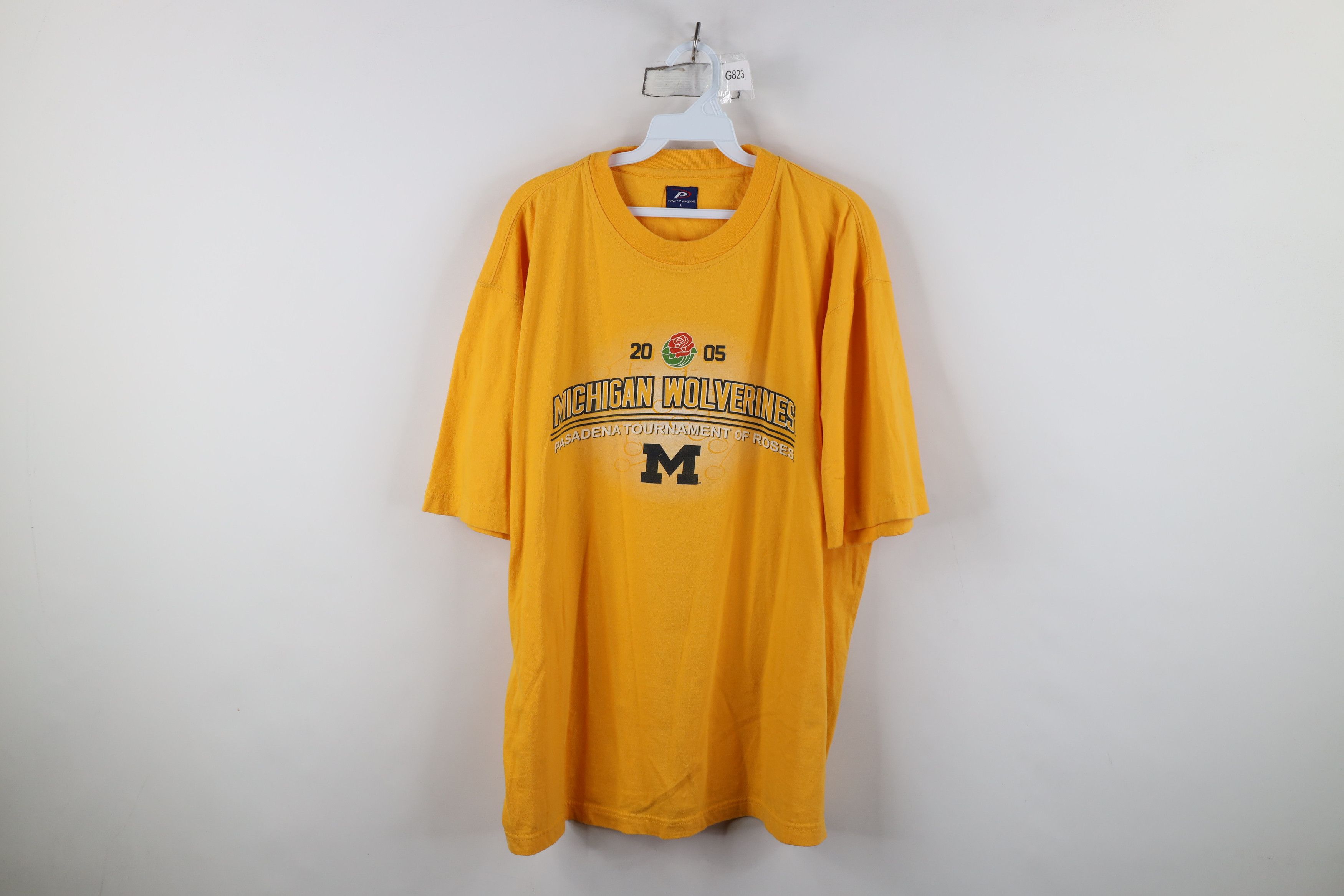 Vintage Vintage Y2K 2005 University of Michigan Football T-Shirt Size US L / EU 52-54 / 3 - 1 Thumbnail
