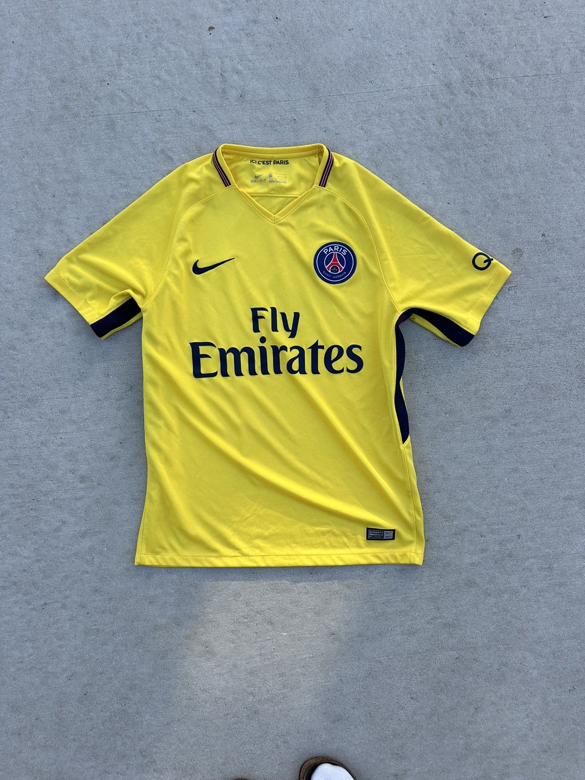 Nike fly emirates t shirt hotsell