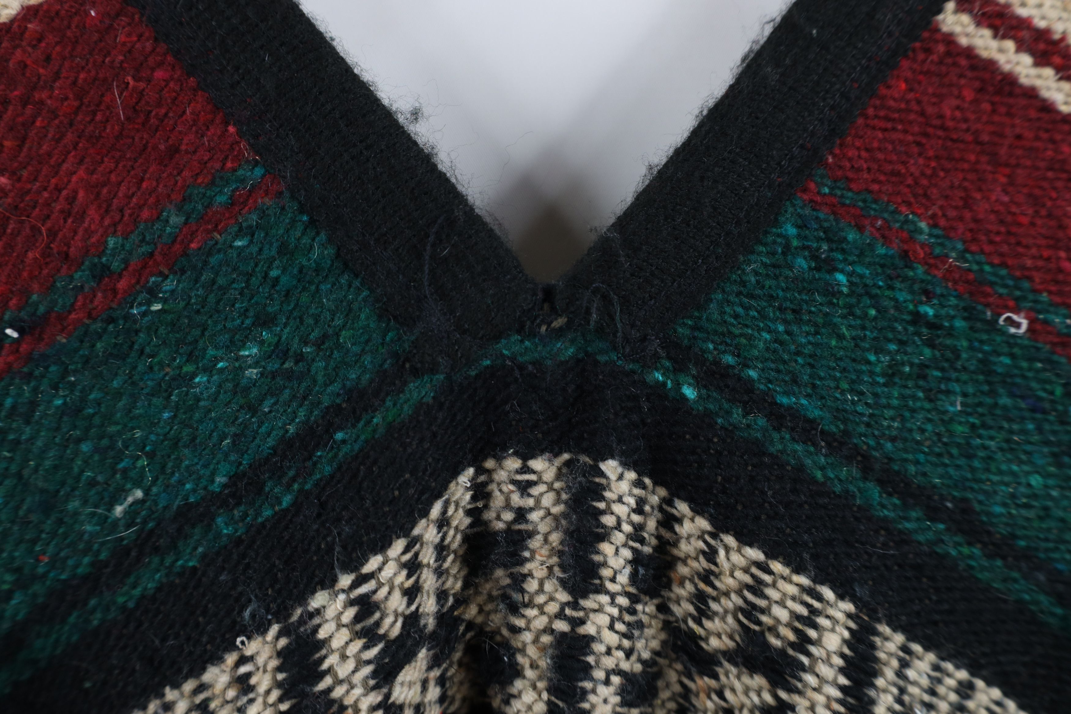 Vintage Vintage 90s Streetwear Adult Fringed Drug Rug Blanket Poncho Size US L / EU 52-54 / 3 - 8 Thumbnail