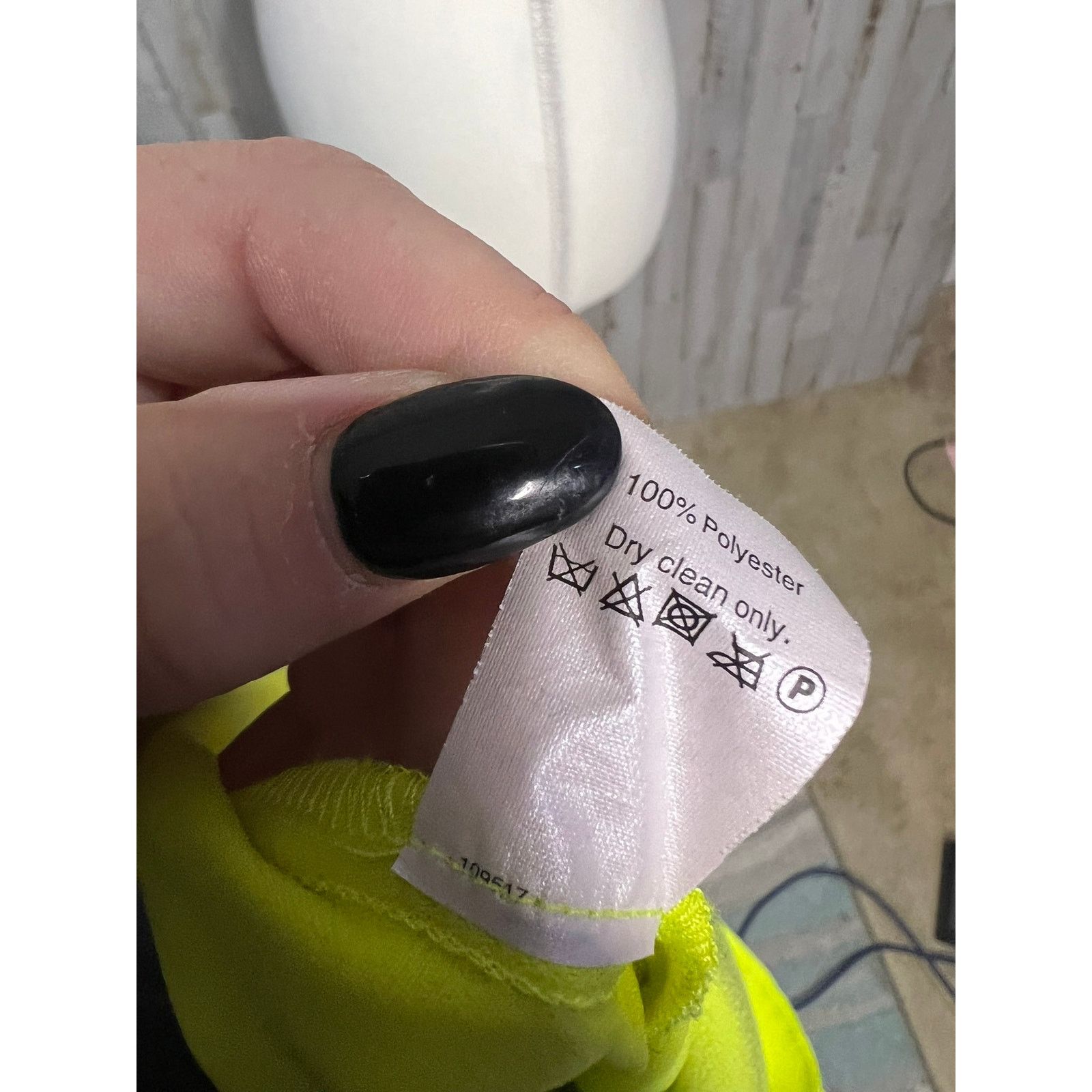 J.Crew J.Crew Women's Sleeveless V-Neck Blouse Size 12 Neon Yellow Size XL / US 12-14 / IT 48-50 - 6 Thumbnail