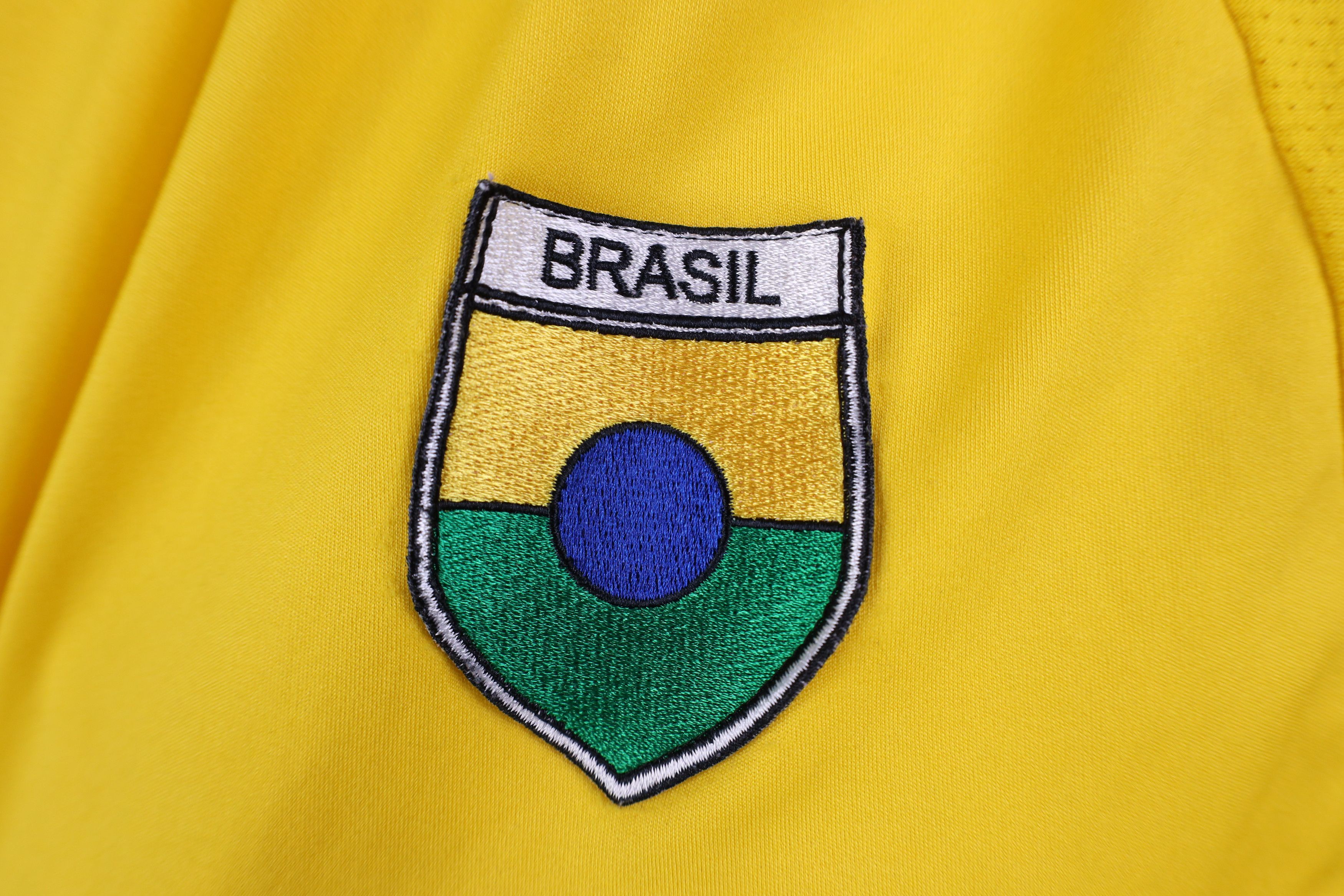 Umbro Vintage Umbro World Cup Training Brasil Soccer Jersey Size US XL / EU 56 / 4 - 4 Thumbnail