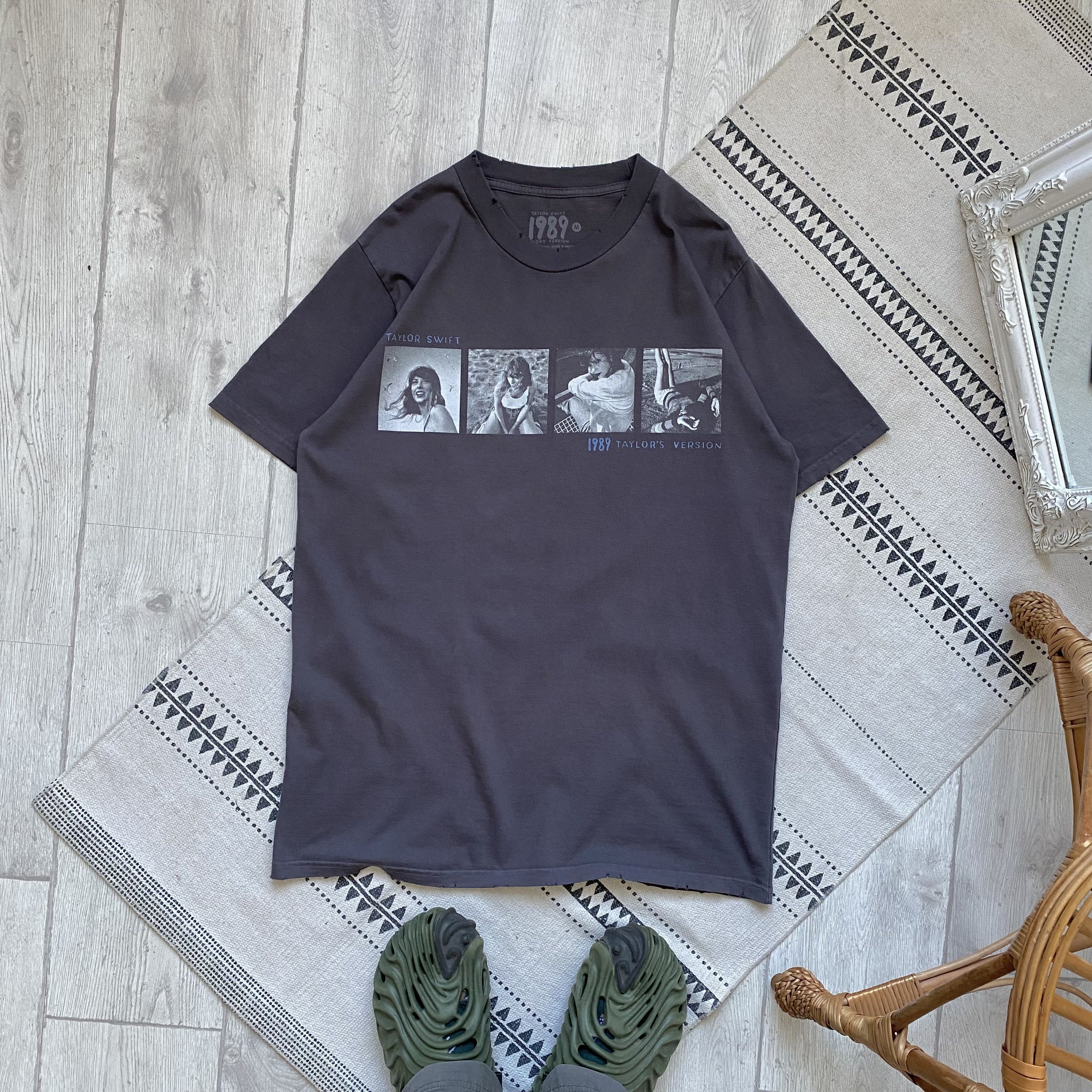 Band Tees 🎤 Distressed Taylor Swift Tee band t-shirt Size US M / EU 48-50 / 2 - 1 Thumbnail