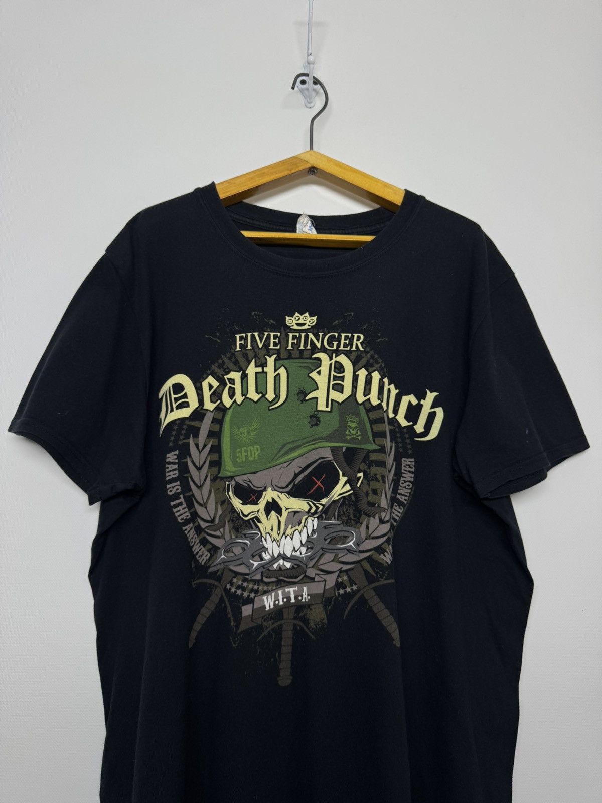 Gildan FIVE FINGER DEATH PUNCH OFFICIAL BAND CONCERT MUSIC T-SHIRT Size US L / EU 52-54 / 3 - 4 Thumbnail