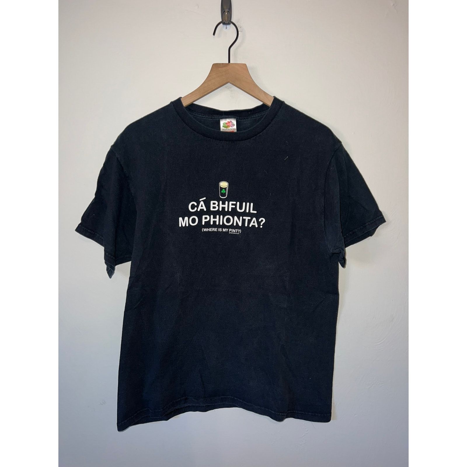 Fruit Of The Loom Vintage Beer Shirt Ca Bhfuil Where Is My Pint Alcohol Tee L Size US L / EU 52-54 / 3 - 1 Thumbnail
