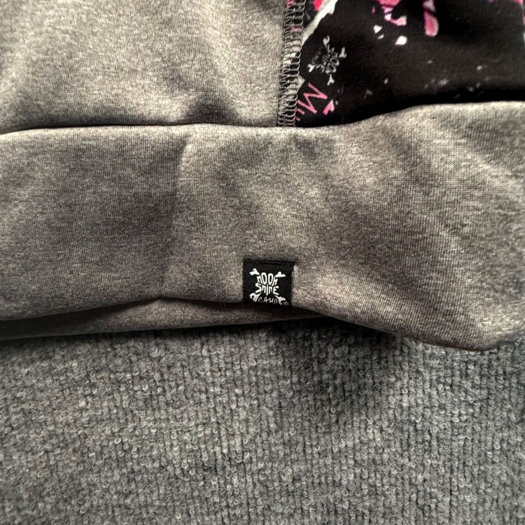 Vintage Muddy Girl Womens XL Hoodie Gray Pink Camo Fleece Pullover Moon Shine Camo Size XL / US 12-14 / IT 48-50 - 5 Thumbnail