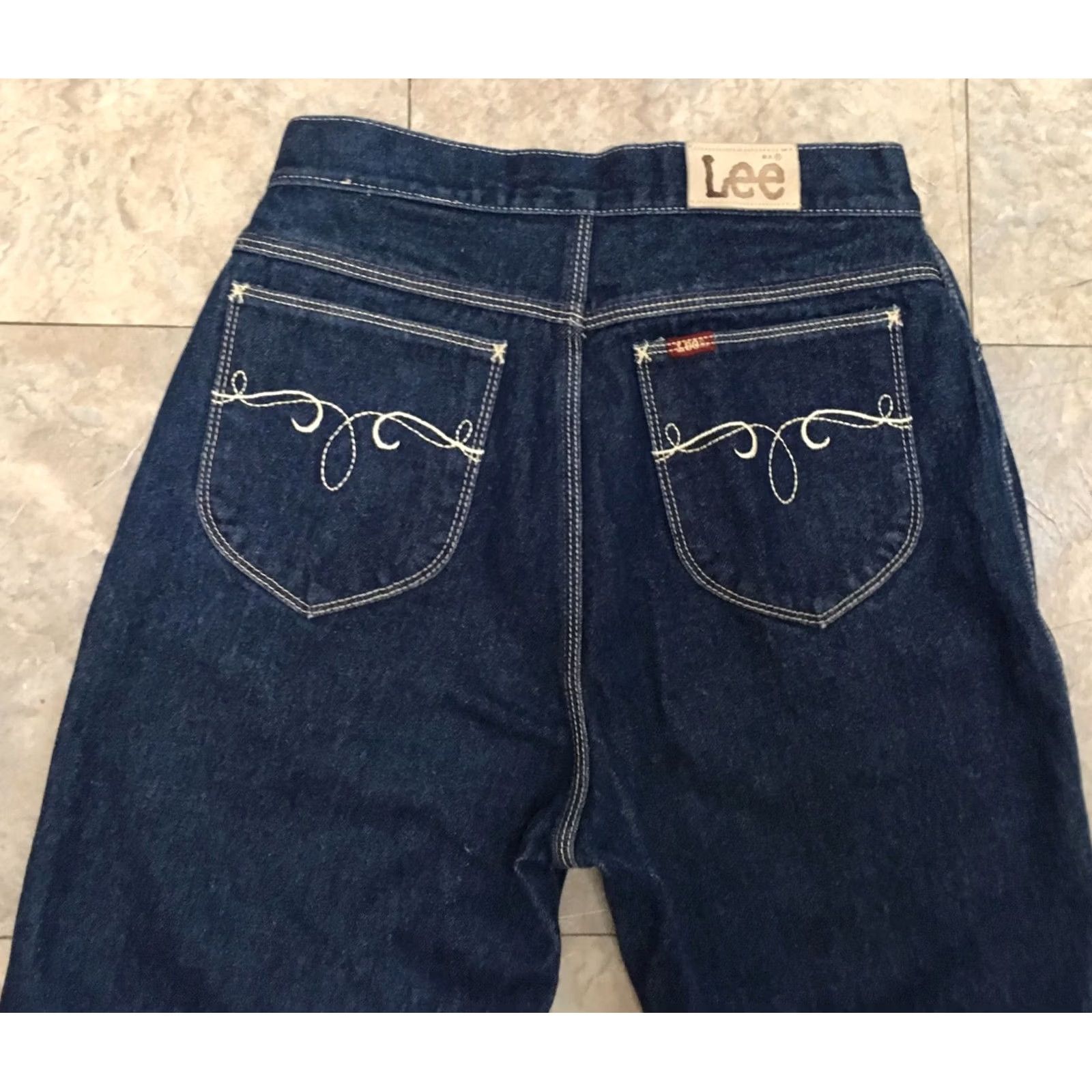 Lee VINTAGE Lee Jeans Embroidered Pockets 28" Waist VTG Sz 12 High Waisted Blue Denim Size 28" / US 6 / IT 42 - 3 Thumbnail