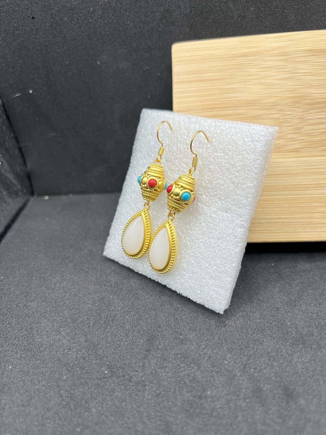 Jewelry White Jade Gold Dangle Earrings Size ONE SIZE - 2 Thumbnail
