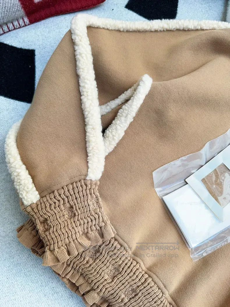 Chanel Chanel 24K khaki brown teddy round-neck double C letter lo Size XS / US 0-2 / IT 36-38 - 3 Thumbnail