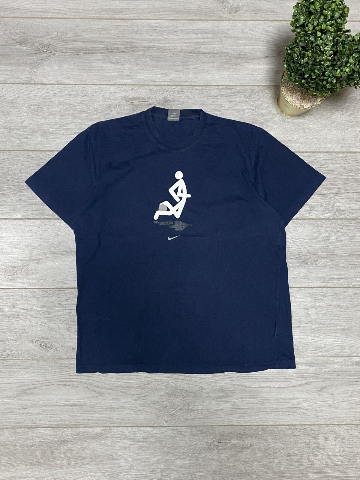 Vintage Nike vintage centr swoosh soccer football stickman t-shirt Size US XL / EU 56 / 4 - 2 Thumbnail