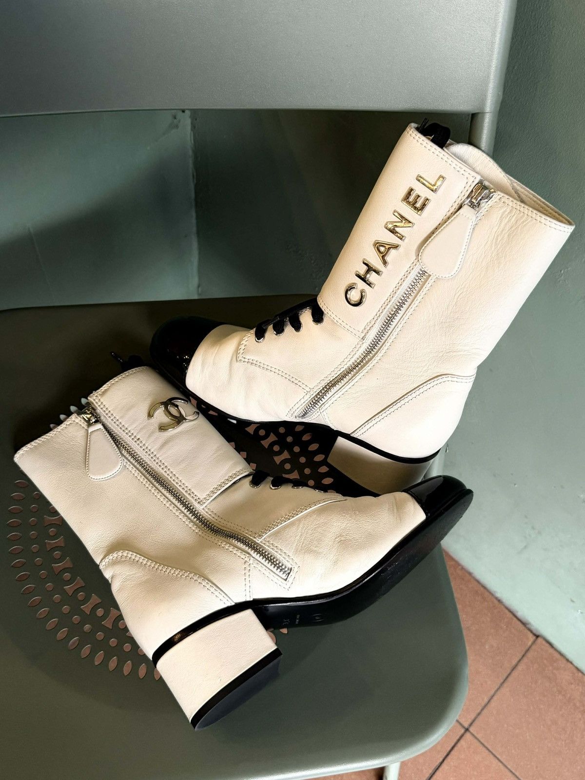Chanel Chanel 19B Two Bone Signature Logo Lace-up Leather Boots Size US 7 / IT 37 - 4 Thumbnail