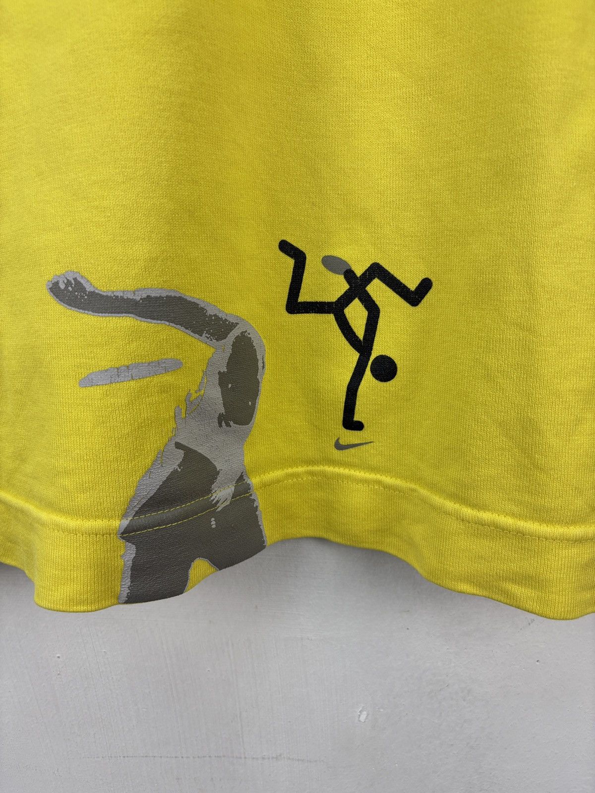 Nike Vintage Distressed Nike Frisbee Sport Long Sleeve Yellow Size US L / EU 52-54 / 3 - 6 Thumbnail