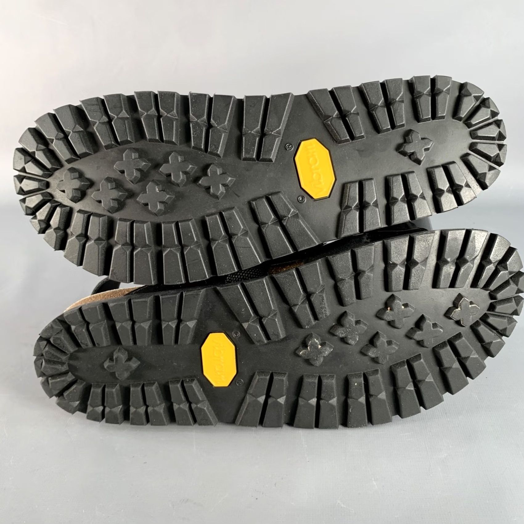 A.P.C. A.P.C. x SACAI "Jules" sandals in black leather with silver grommets Size ONE SIZE - 7 Thumbnail