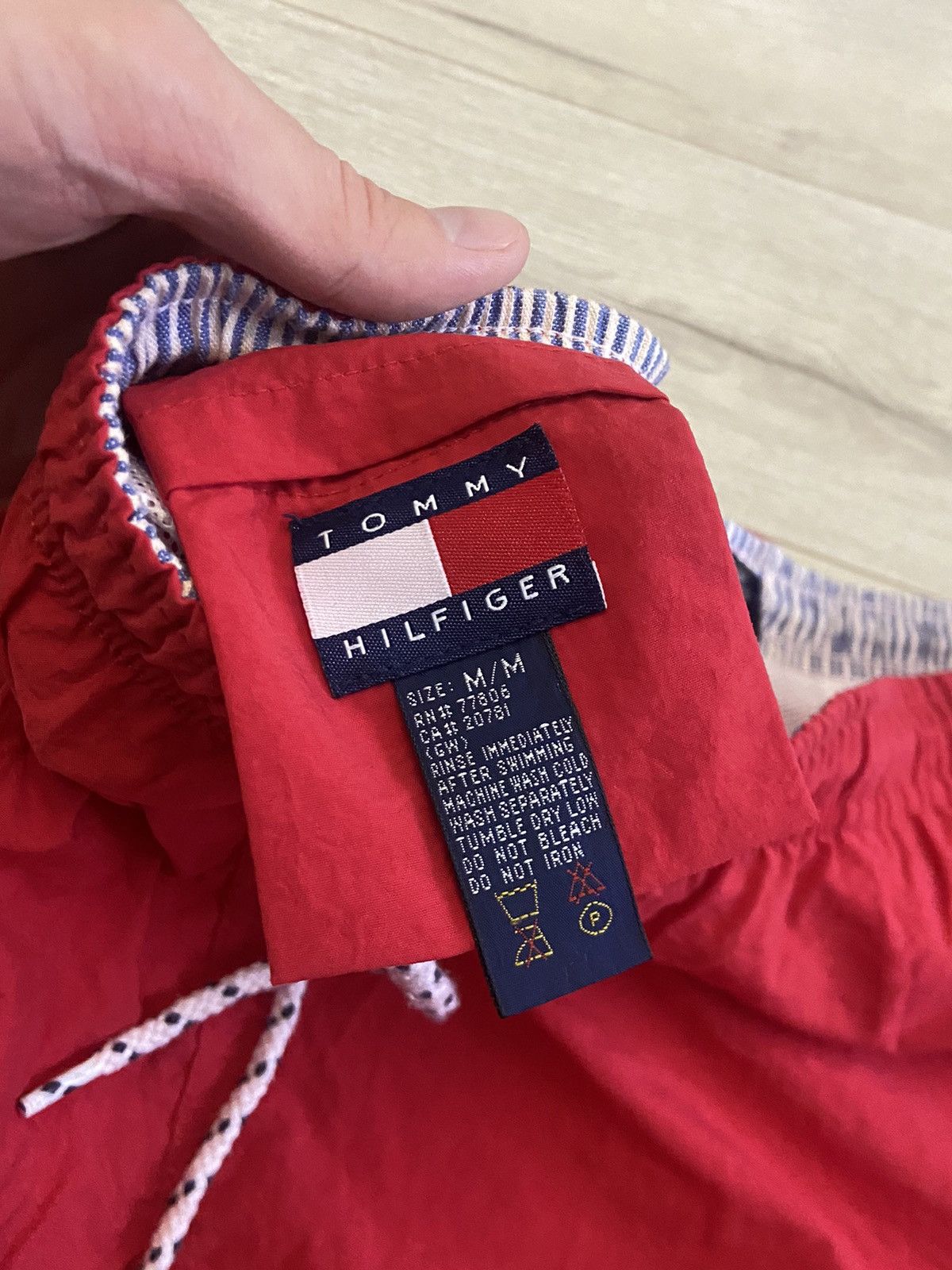 Tommy Hilfiger × Vintage Tommy Hilfiger shorts beach red vintage Size US 32 / EU 48 - 6 Thumbnail