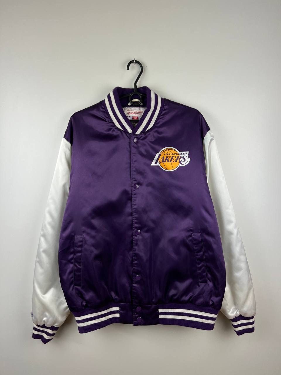 NBA Lakers Michell Ness NBA bomber jacket size L Size US L / EU 52-54 / 3 - 2 Thumbnail