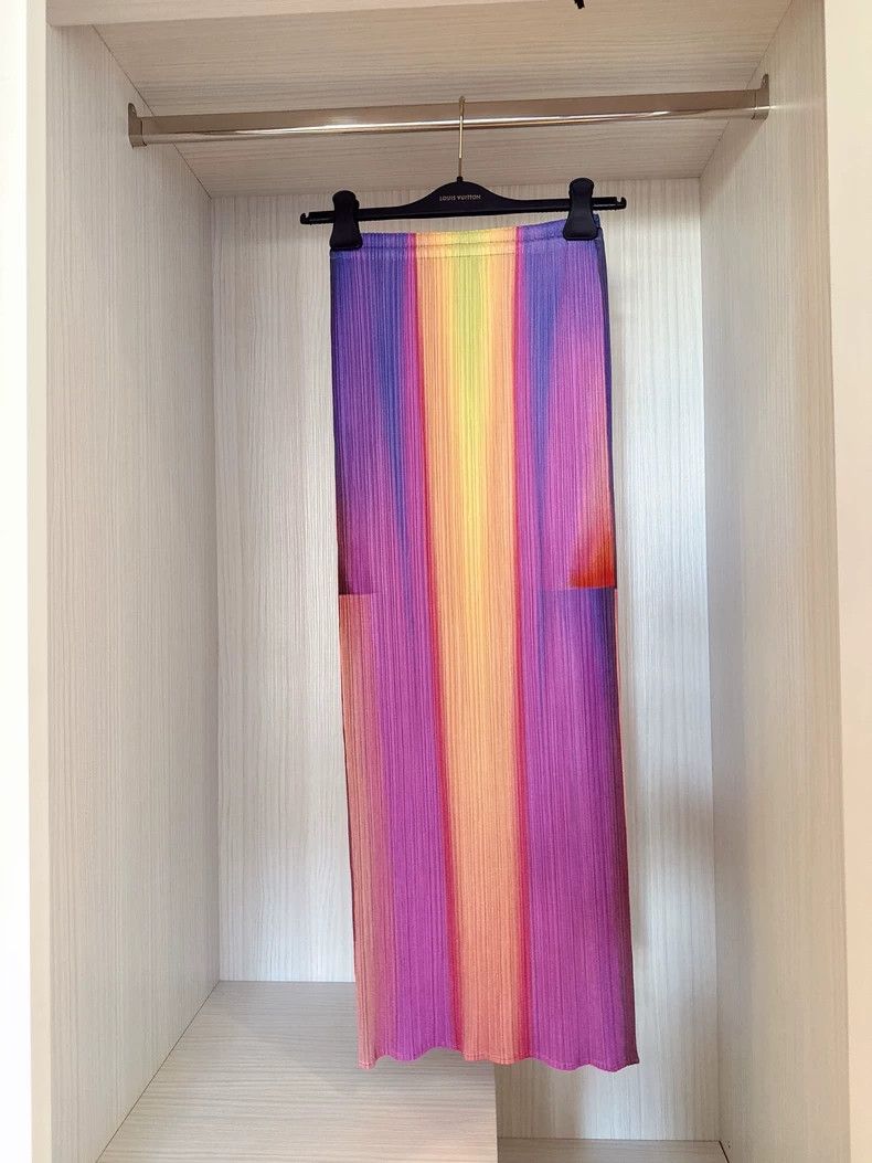 Issey Miyake issey miyake size:3 Neon aurora half skirt Size 42" / US 20 - 2 Thumbnail