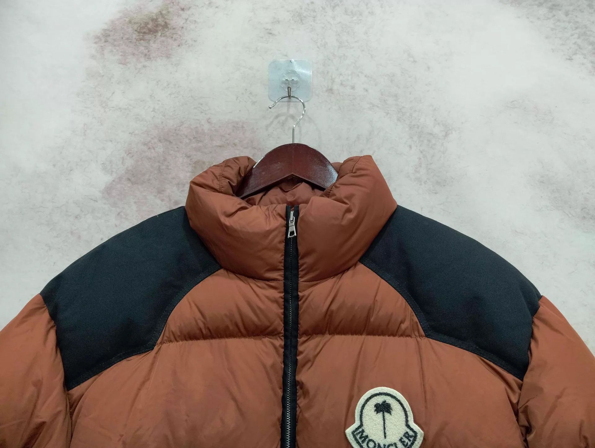 Moncler MONCLER colorblocked logo badge collared down puffer size 1 Size US S / EU 44-46 / 1 - 3 Thumbnail