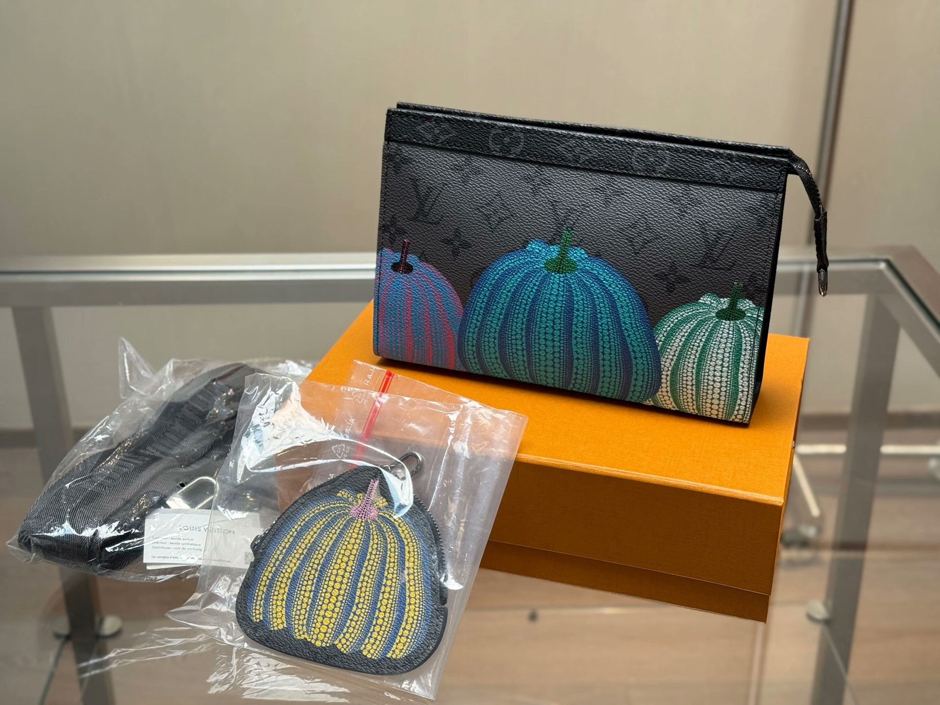 Louis Vuitton Louis Vuitton Orange Bag S Men Size ONE SIZE - 1 Thumbnail