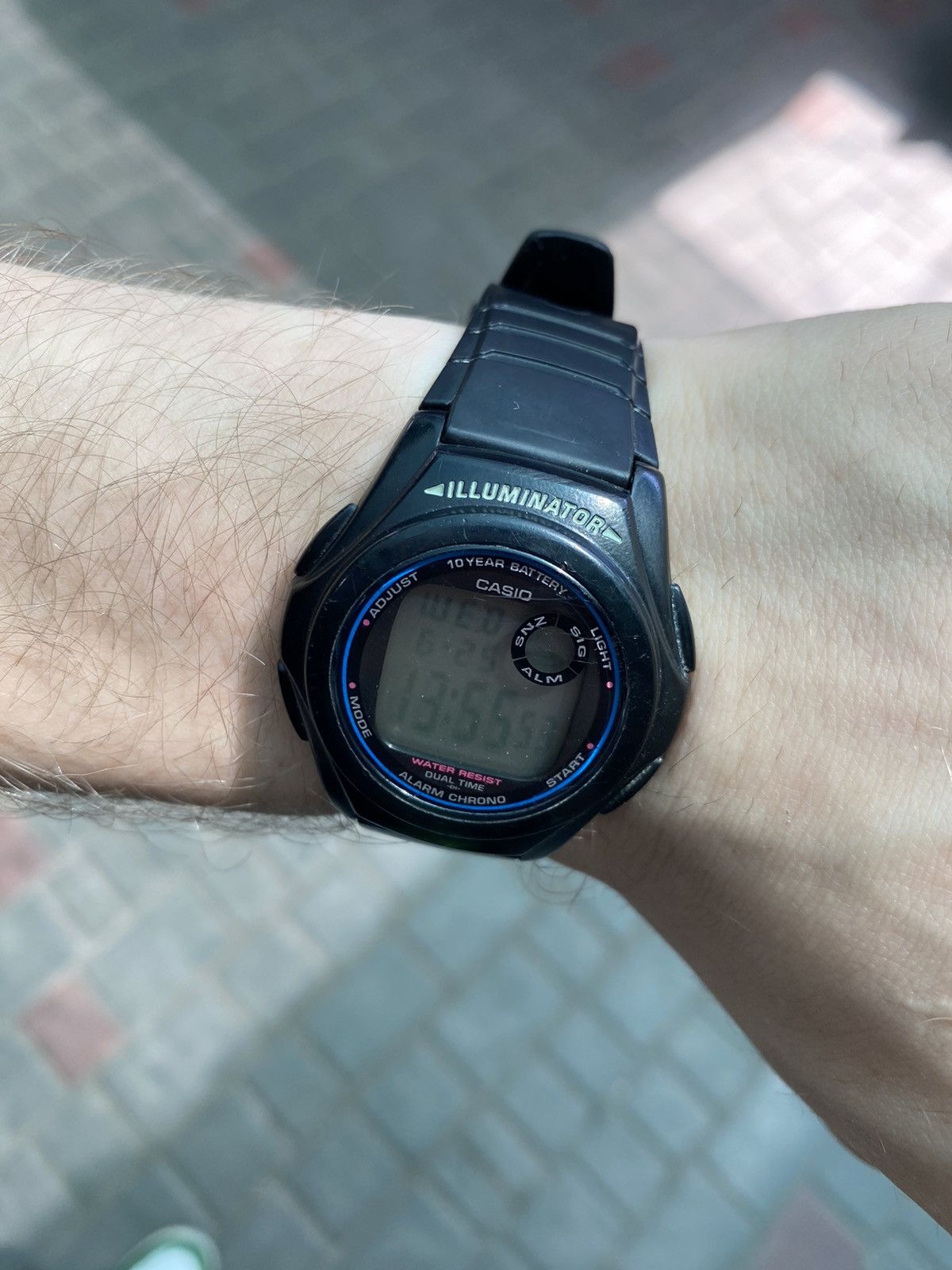 Casio Sport Watch Casio F-200 with Light, Excellent Condition Size ONE SIZE - 5 Thumbnail