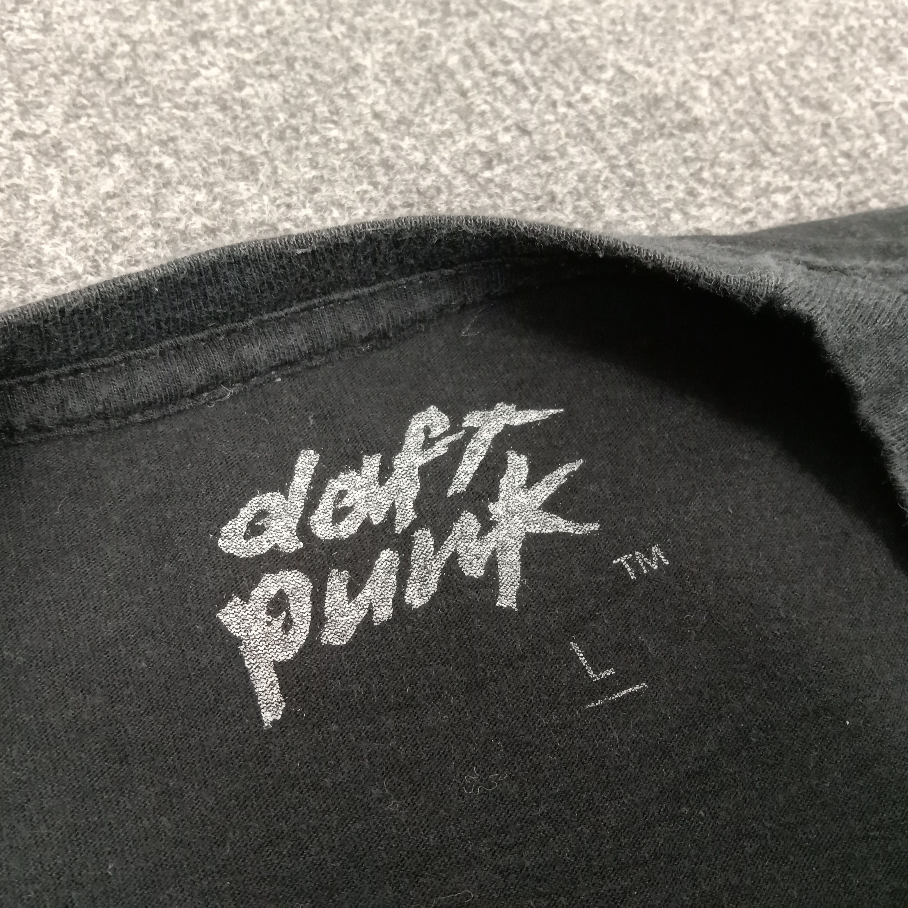 Vintage Daft Punk American Electronic Duo Music Tshirt Size US L / EU 52-54 / 3 - 5 Thumbnail