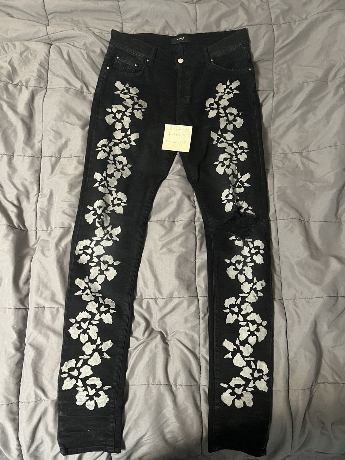 Image of Amiri Hibiscus Print Jeans Black, Men's (Size 33)