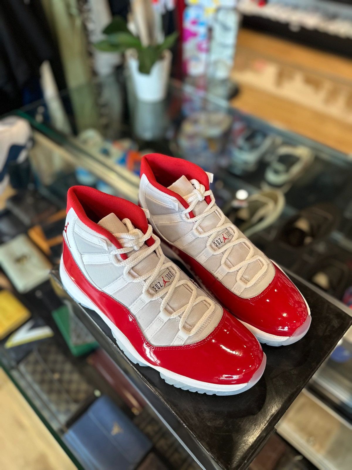 Jordan Brand Jordan 11 Retro Cherry DS OG Size 11 Size US 11 / EU 44 - 2 Thumbnail