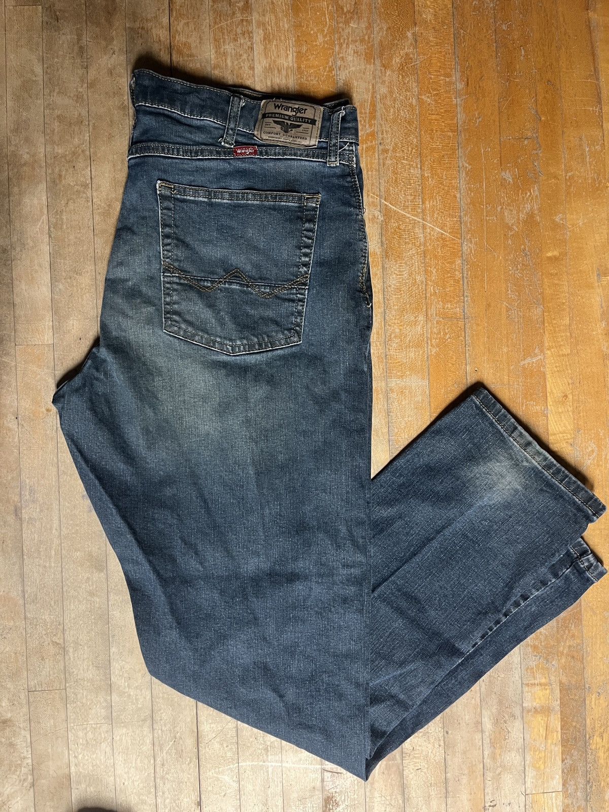 Wrangler Dark Wash Wrangler Jeans | W:36 L:32 Size US 36 / EU 52 - 1 Thumbnail