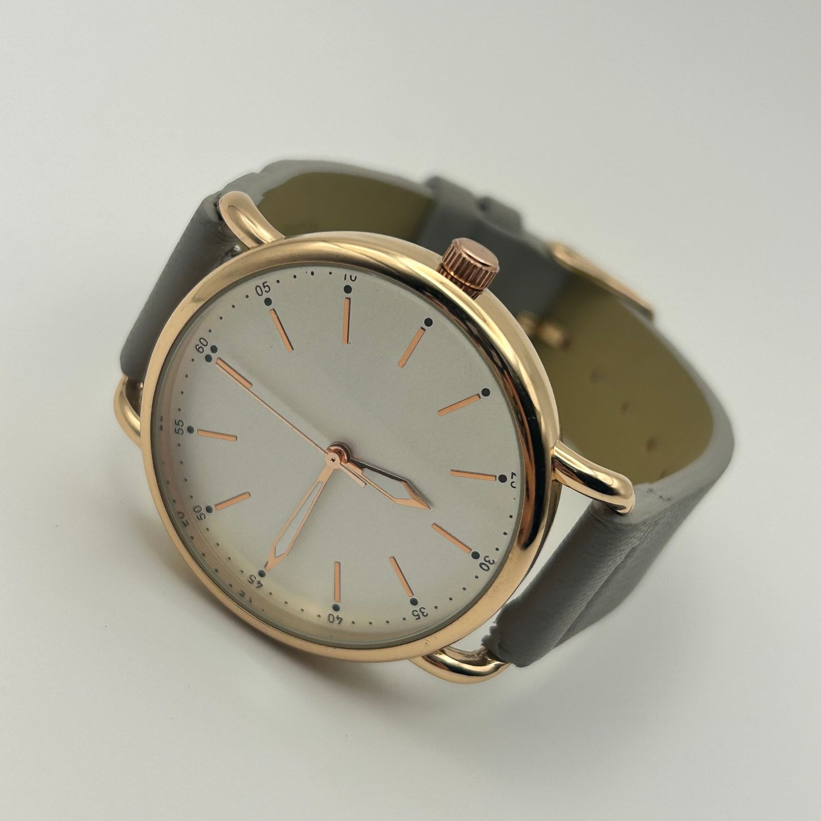 Other Ladies Classic Quartz Watch Gold Tone Gray Leather Band Size ONE SIZE - 4 Thumbnail