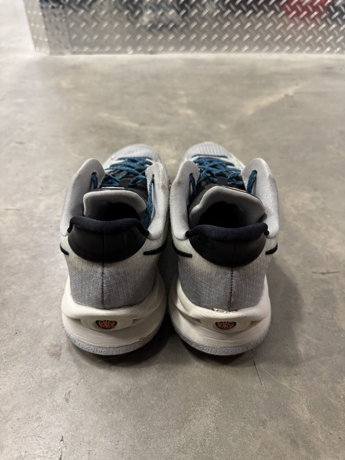 Nike Nike Kyrie 4 Low Light Grey Blue Size 12 Size US 12 / EU 45 - 5 Thumbnail