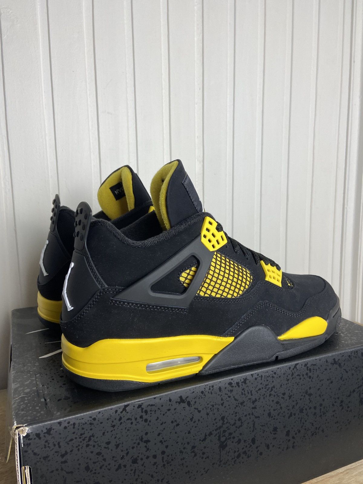 Jordan Brand New Jordan 4 Retro "Thunder" 2023 authentic size 11US Size US 11 / EU 44 - 8 Thumbnail