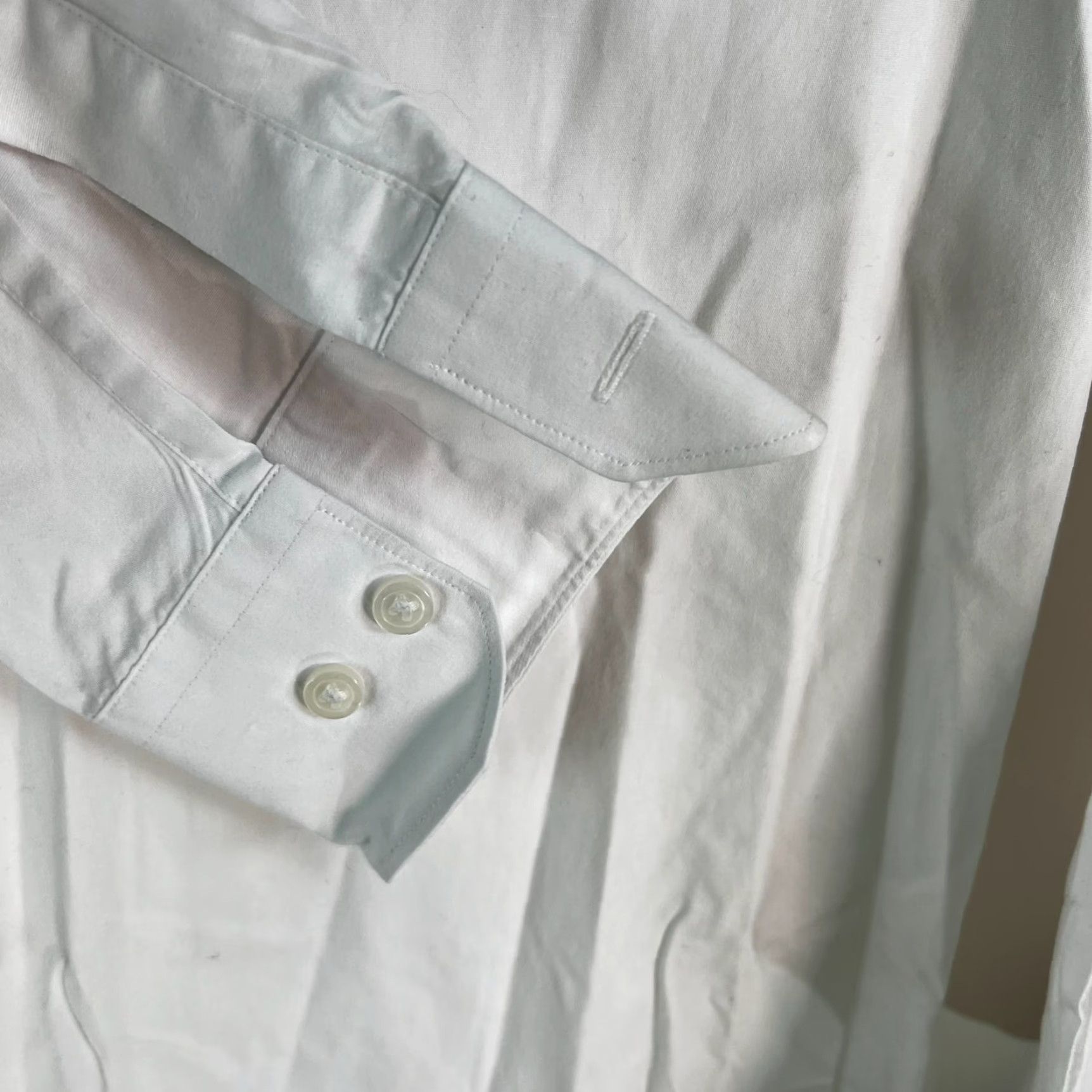 Liz Claiborne Claiborne Men's Dress Shirt White Cotton Non-Iron Modern Fit 15.5 19 Adult Mens Size 40R - 3 Thumbnail