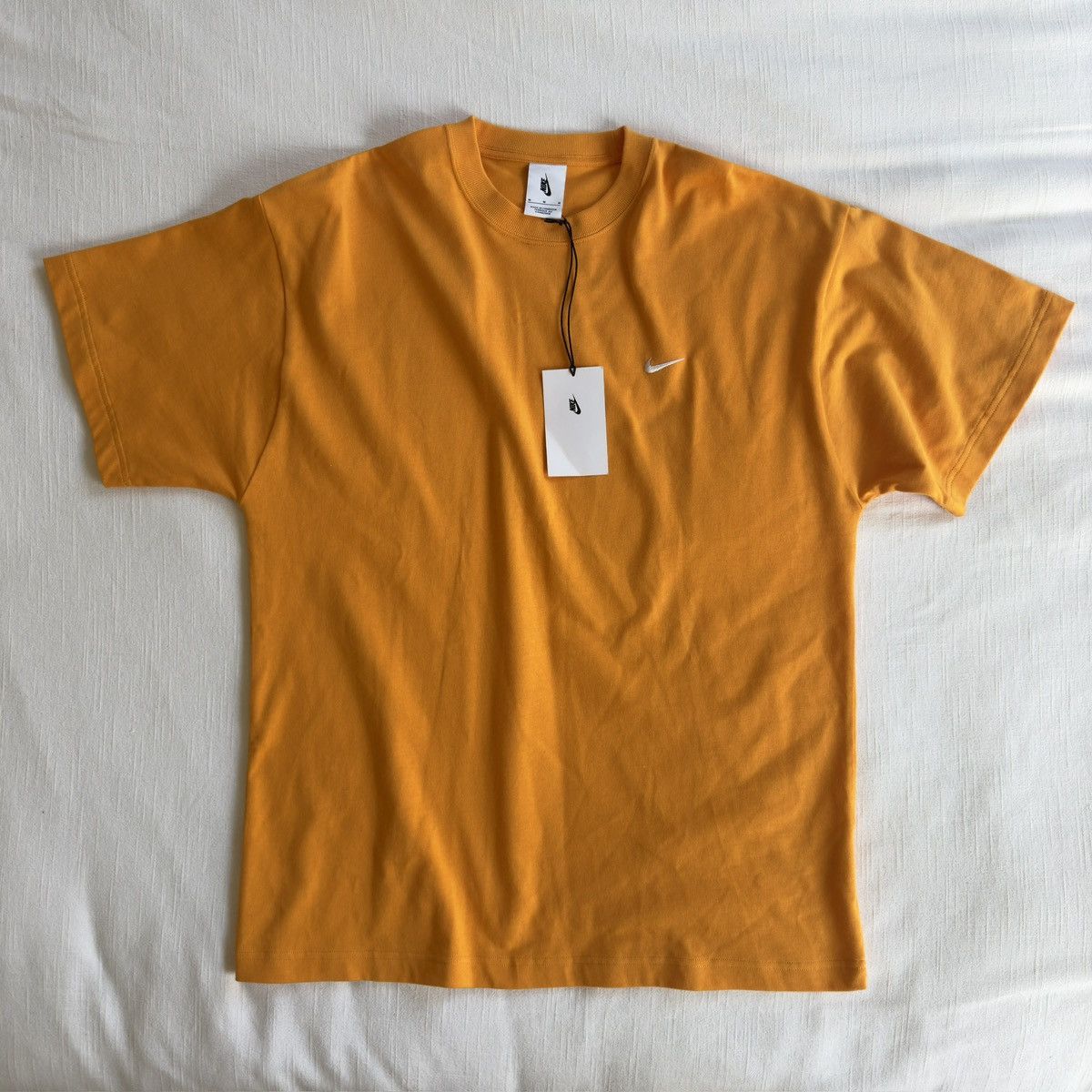 Nike NIKE yellow embroidered logo short sleeve tee BRAND NEW Size US M / EU 48-50 / 2 - 1 Thumbnail