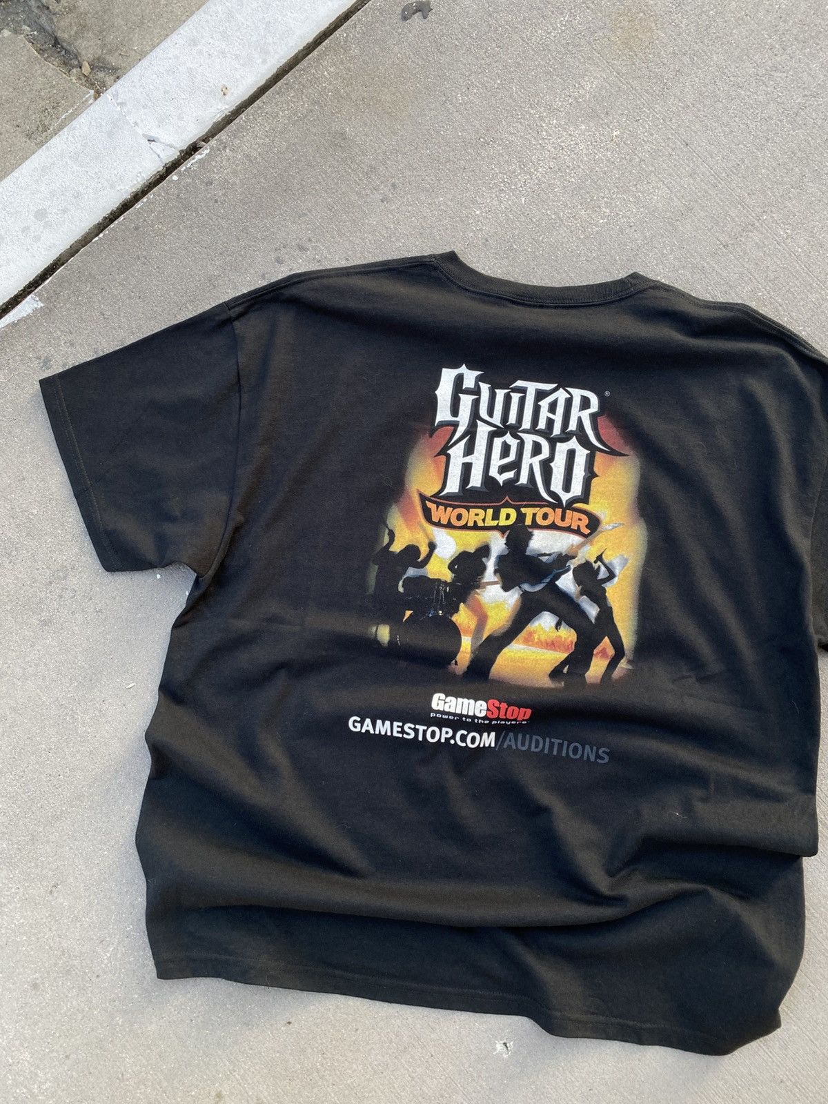 Hanes Vintage Guitar Hero World Tour Game Stop Size US XL / EU 56 / 4 - 8 Thumbnail