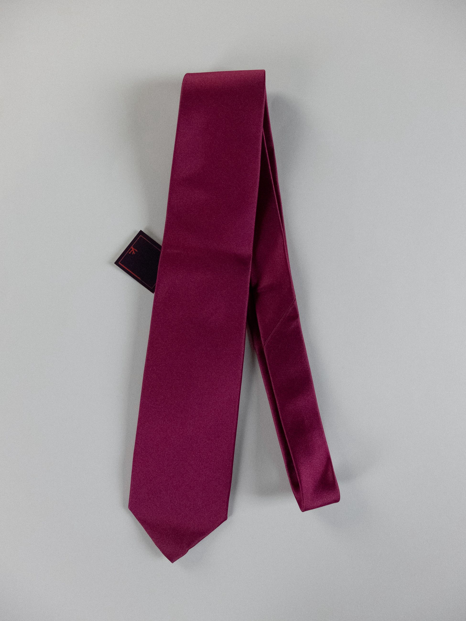 ISAIA Napolli solid fuchsia pink satin silk tie authentic