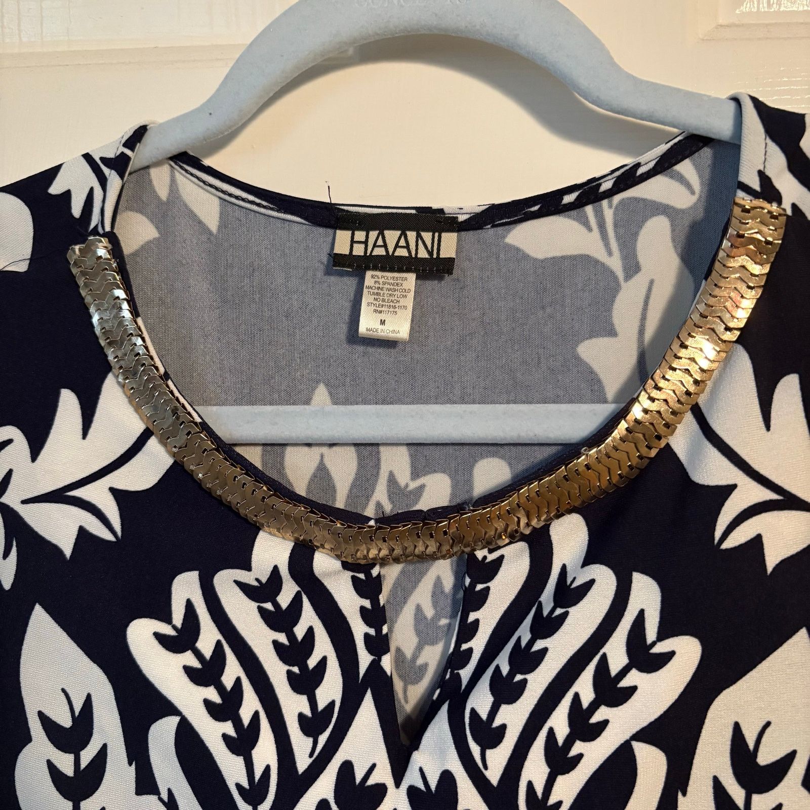 Other Haani Navy White Damask Dress w/ Gold Accent Neckline Size M Size M / US 6-8 / IT 42-44 - 5 Thumbnail