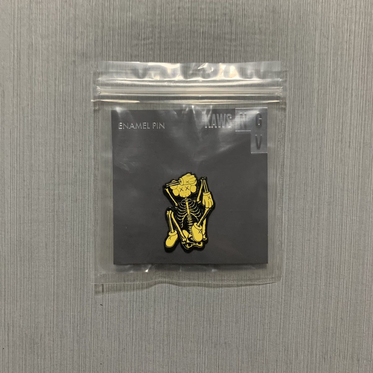 image of Enamel Pin Skeleton Fortnite Yellow, Men's