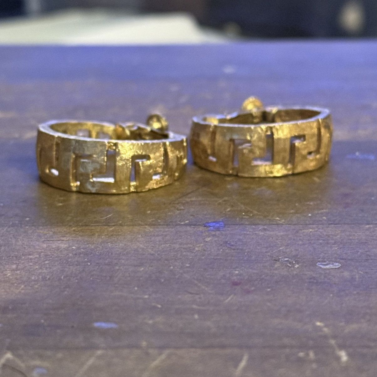 Vintage Vintage Napier gold tone Greek key screw back hoop earrings Size ONE SIZE - 8 Thumbnail